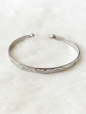 5/$15 🩷 MUST BUNDLE Silver Textured Cuff Bracelet